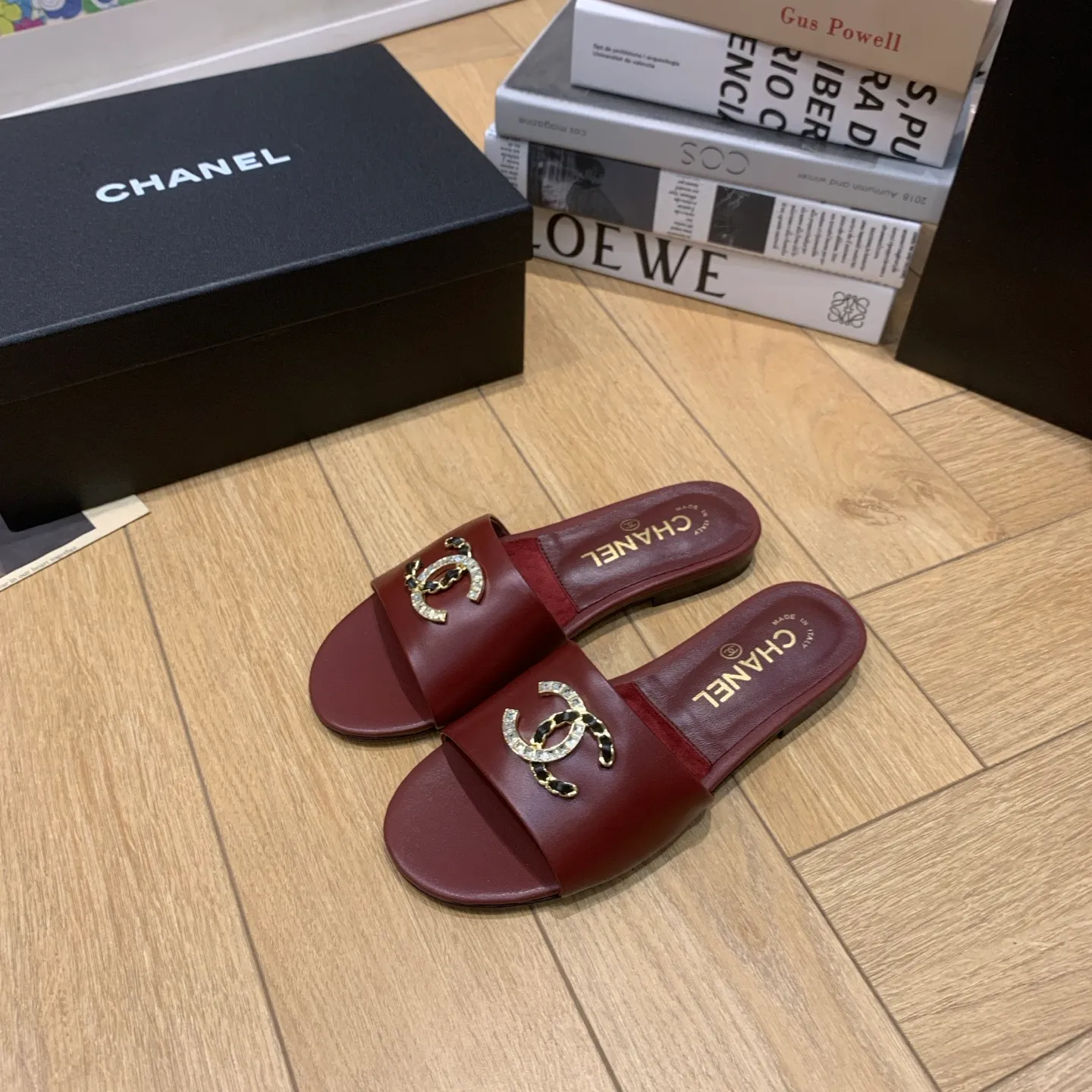 👟👟Ex-factory price 480👟👟 🍀CHANEL2025 Xiaoxiang spring and summer new popular double C diamond buckle flat slippers Material: original calfskin Lining: original inner sheepskin Foot pads: sheepskin Outsole: genuine leather outsole Size: 35-41 (40/41 fixed) 👉